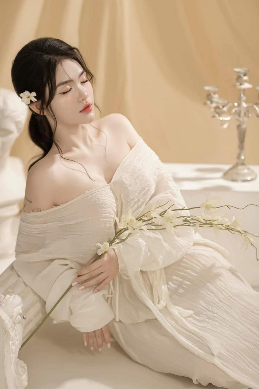 địt trộm với bạn thân của Anh xã trước và cả sau khi kết hôn